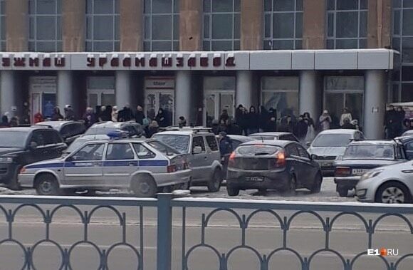 В Екатеринбурге — очередная волна лжеминирований. Эвакуированы школы и офисы