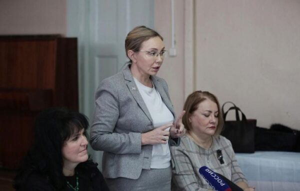 Владимирская чиновница, советовавшая врачам мыть полы, займется уборкой проблемной больницы
