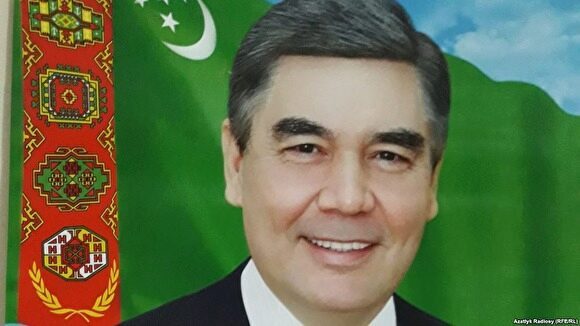 В Туркмении госслужащих заставили скидываться на новые портреты президента