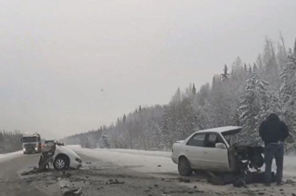 В Тюменской области в аварии машину разрубило пополам, водитель погиб