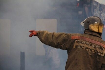 Житель Ноябрьска получил ожоги головы, пытаясь потушить пожар в своем доме