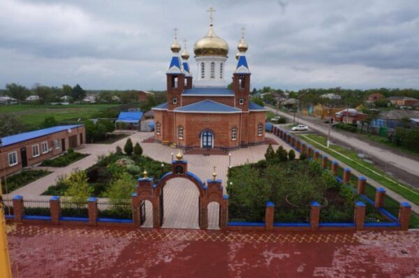 Жители села Песчанокопского Ростовской области встретят Пасху в обновленном храме Покрова Пресвятой Богородицы