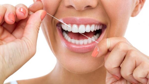 Зубная нить может быть опасна, заявили ученые