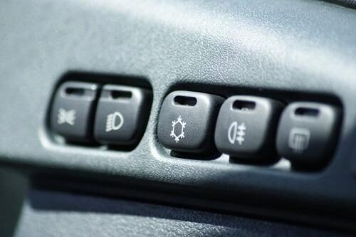 4 кнопки в салоне авто, о значении которых мало кто догадывается 