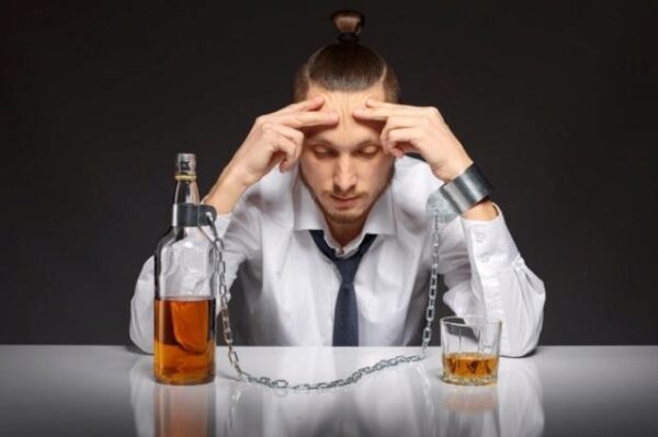 5 самых пьющих профессий: среди них больше всего алкоголиков