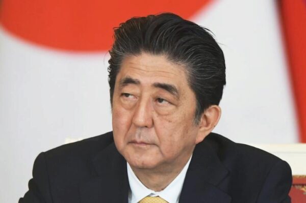 Абэ объявил о продолжении диалога с Москвой, направленного на заключение мирного договора