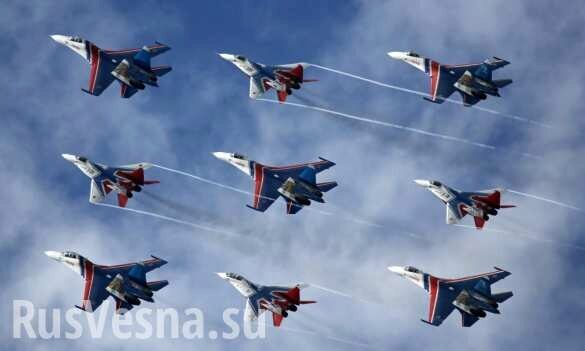 Blume im Himmel:» Russische Vityazie » zeigten eine neue Figur des Kunstfluges auf schweren Kampfflugzeugen (VIDEO)