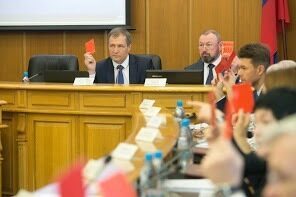 Депутаты Екатеринбурга попросят Госдуму повысить статус муниципального депутата