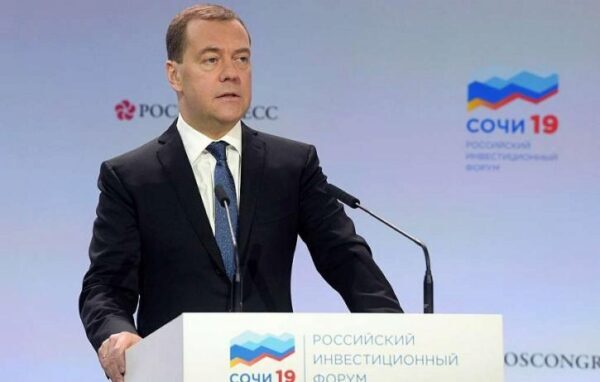 Медведев хочет по-новому вычислять бедных россиян
