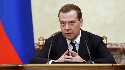 Медведев предложил изменить метод оценки уровня бедности