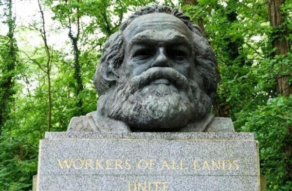 Надгробие Карла Маркса подверглось нападению вандалов второй раз за две недели