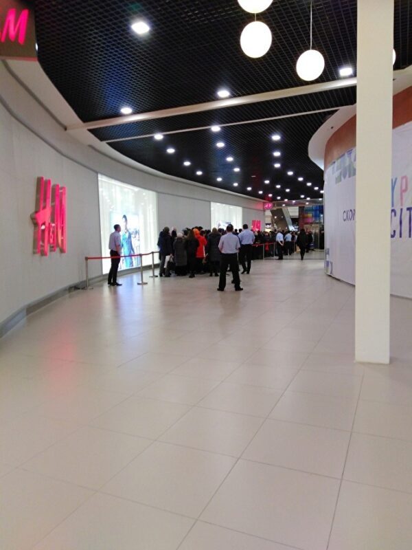 Открытие в «ГиперСити» магазина H&M вызвало ажиотаж среди жителей Кургана