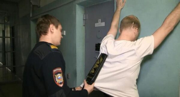 Полиция и ФСБ задержали уральского лжеминера