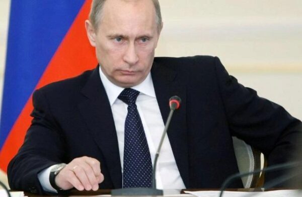 Путин поручил разобраться с работой коллекторов