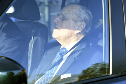 Супруг королевы Великобритании в 97 лет добровольно «сдал» водительские права