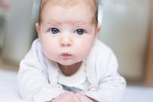 Ученые выяснили, что мозг новорожденных распознает лица по-взрослому