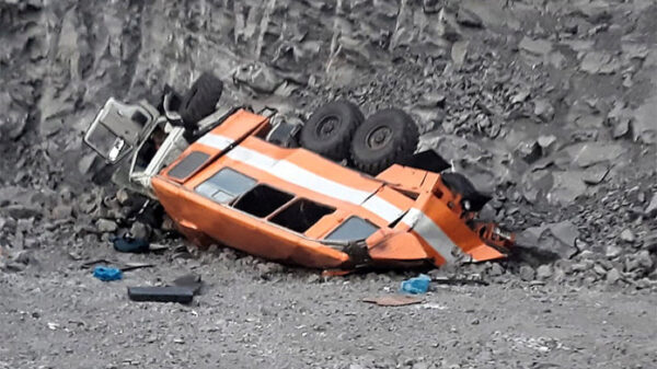 В Кемеровской области в угольный отвал рухнул автобус: шесть человек погибли