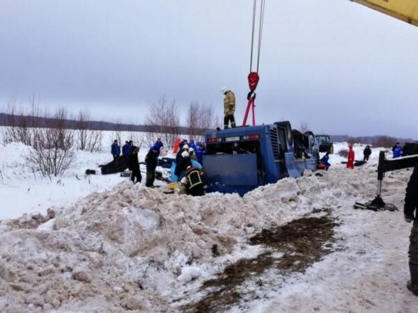 В результате аварии со школьным автобусом в Калужской области погибли 7 человек, 22 пострадали