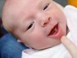 В Великобритании родился младенец с зубом