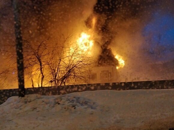 В Березовском районе в результате пожара в жилом доме погибли два человека