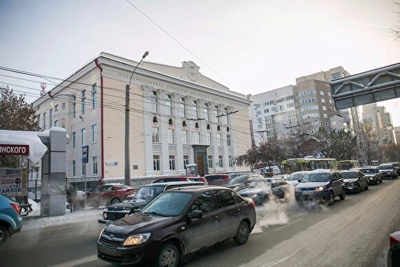 В Екатеринбурге из-за коммунальной аварии закрылась библиотека Белинского