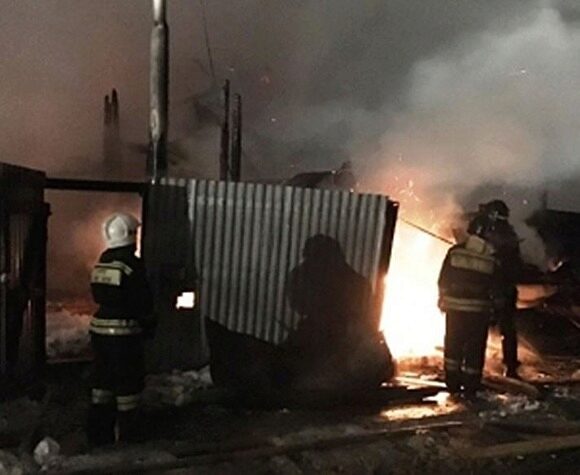 В Ханты-Мансийске во время пожара в балках погибла женщина