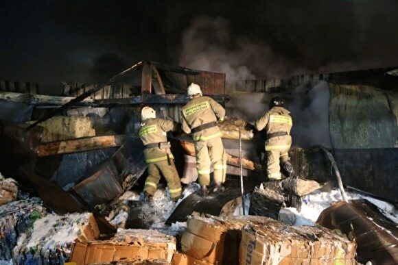 В Кургане ночью сгорел склад. Площадь возгорания - 1 тыс. 600 квадратных метров