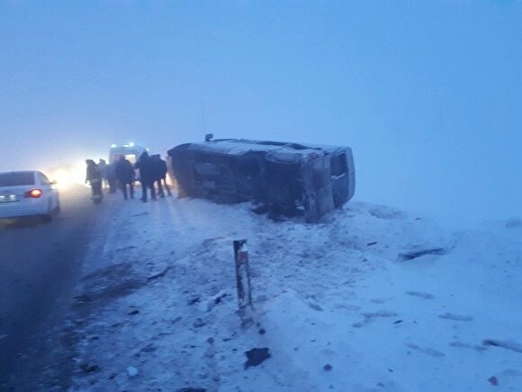 В массовой аварии в Тюменском районе погибли два пассажира микроавтобуса