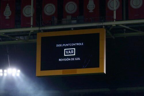 Впервые в истории в Лиге чемпионов был отменен гол с помощью VAR