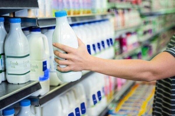 Алтайский священник признал магазинное молоко постным продуктом