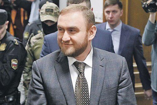 Арашуков, обвиняемый в причастности к двум убийствам, утверждает, что свидетелям заплатили за показания против него