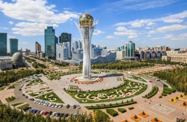 Астана официально переименована в Нур-Султан