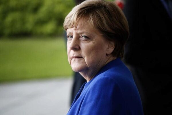 Бывший глава МИД Германии допустил досрочную отставку Меркель