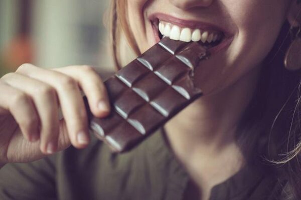 Диетологи назвали самый полезный для кишечника шоколад
