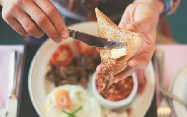 Диетологи подсчитали, сколько калорий должно входить в “правильный” завтрак