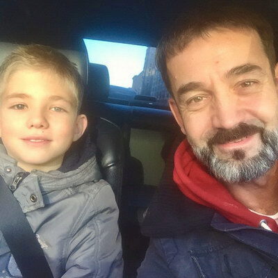 Дмитрий Певцов с сыном требуют отобрать смартфоны у школьников (Видео)