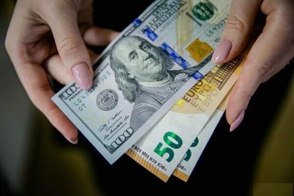 Эксперты дали прогноз на курс доллара и евро в апреле