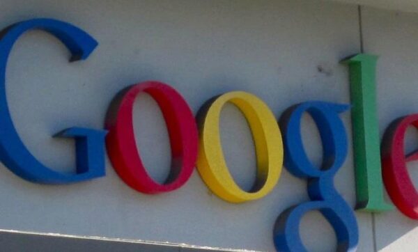 Google оригинально поздравил женщин с 8 Марта