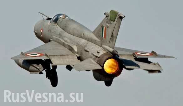 Истребитель МиГ-21 разбился в Индии, столкнувшись с птицей