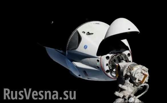 Космический корабль Dragon-2 с манекеном Илона Маска успешно состыковался с МКС (ФОТО, ВИДЕО)