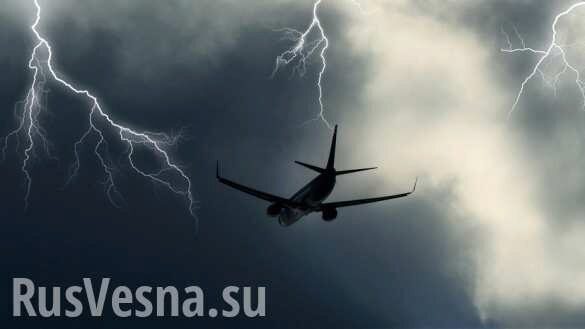 Молния ударила в пассажирский самолёт, летевший в Сочи