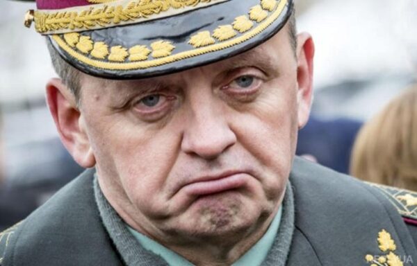 Муженко ждет нападения от России с трех сторон, в Госдуме отметили "сообразительность" начальника Генштаба Украины