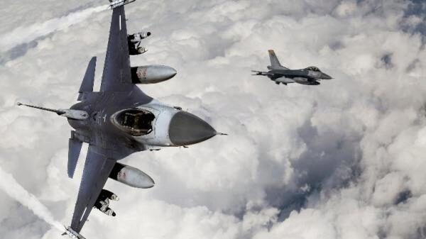 Подробности воздушного боя индийских Су-30 и пакистанских F-16 появились в СМИ