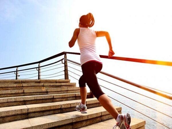 Похудеть без похода в спортзал: простое упражнение мощно активизирует похудение, утверждают эксперты