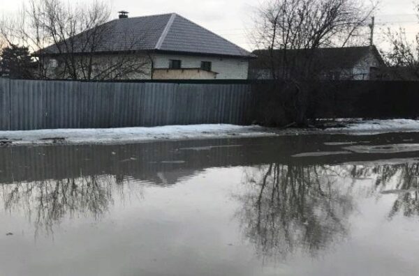 Поселок в Волгоградской области уходит под воду
