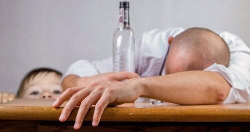Психологи: женщины и мужчины по-разному пытаются избавиться от алкоголизма