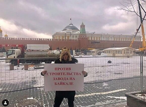 Стилиста Сергея Зверева вызвали в полицию из-за одиночного пикета на Красной площади