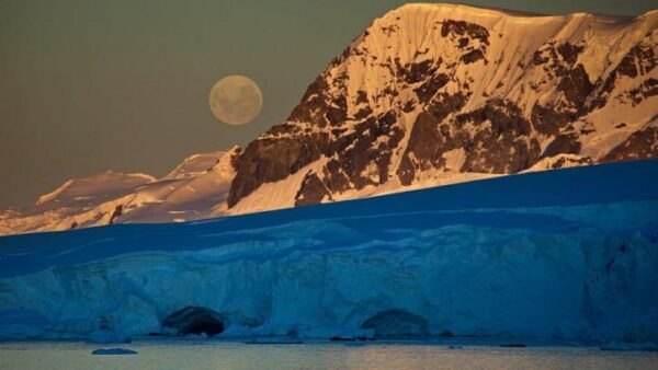 В Антарктиде зафиксировано поразительное явление, ученые сообщили о ключе к его разгадке
