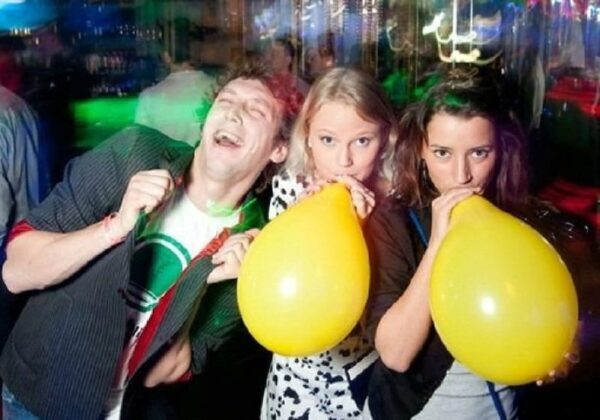 В парламенте Петербурга обсудили проблему употребления «веселых шариков»