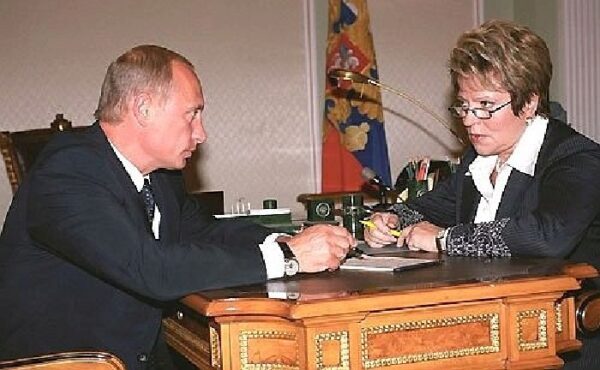 Валентина Матвиенко стала губернатором Петербурга, но не триумфально